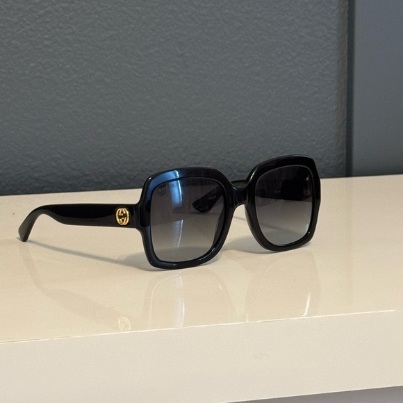 Authentic Gucci square sunglasses - Picture 1 of 3